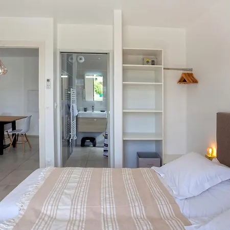 Levante Au Calme Piscine Chauffée Partagée Et Bbq * Calenzana